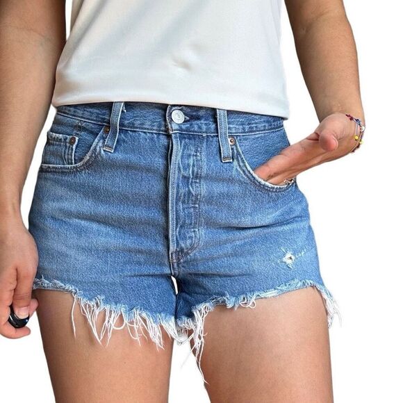 Levi’s 501 Blue Denim Jean Shorts Frayed Hem Distressed High Rise Size 27 Women - Picture 9 of 9